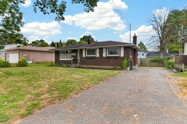 Detached at 4452 Dorchester Road, Niagara Falls, ON L2E 6N4