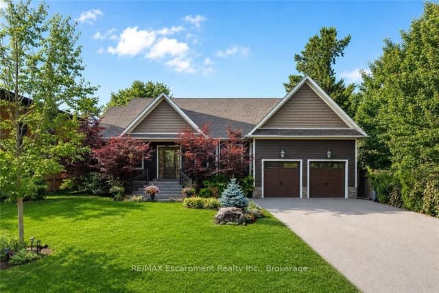 Detached at 2073 Deramore Drive, Oakville, ON L6J 2P7