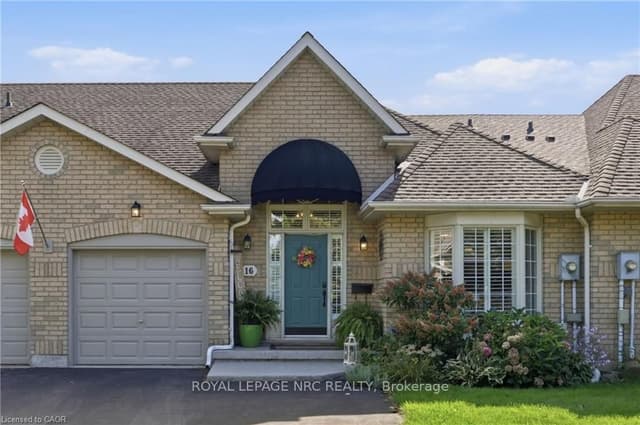 Att/Row/Townhouse at 16 Red Haven Drive, Grimsby, ON L3M 5J7