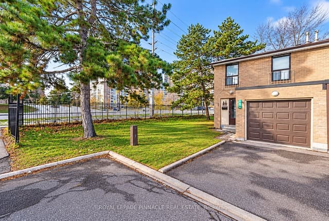 Condo Townhouse at 88 Fleetwood Crescent, Brampton, ON L6T 2E5