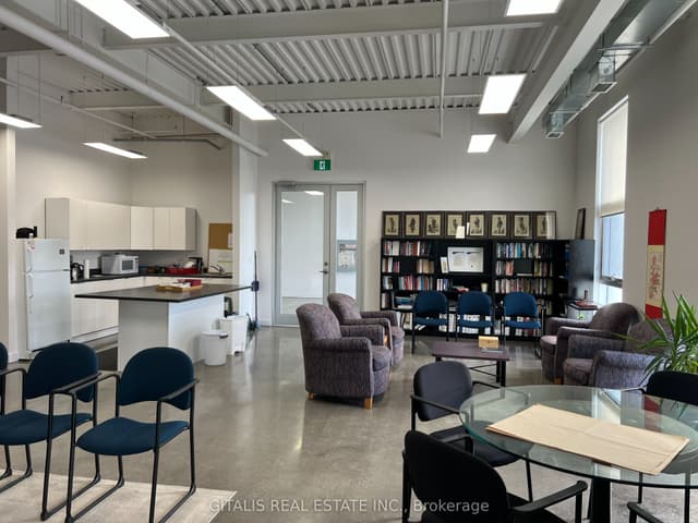 Office at 501 Alliance Avenue 405, Toronto, ON M6N 2J1, Toronto W03