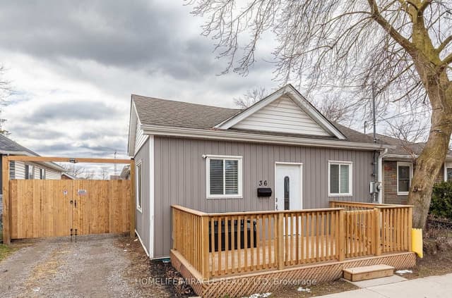 Detached at 36 Division Street, St. Catharines, ON L2R 3G2