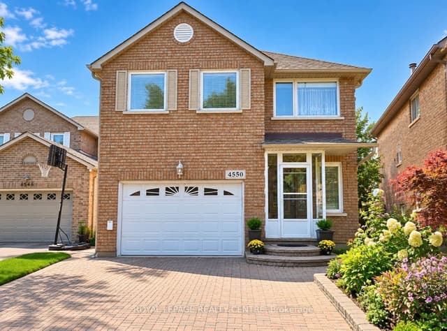 Detached at 4550 Kettleby Court, Mississauga, ON L4Z 2V7