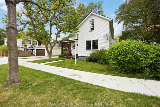 Detached at 112 Essex Street, Sarnia, ON N7T 4R7