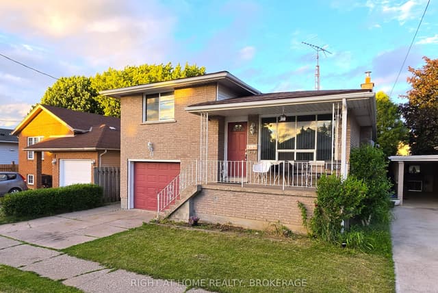 Detached at 20 Augusta Avenue, St. Catharines, ON L2M 5R2
