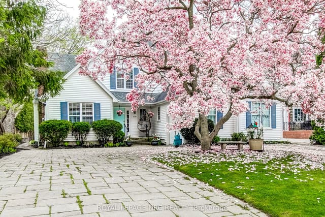 Detached at 330 Gate Street, Niagara-on-the-Lake, ON L0S 1J0