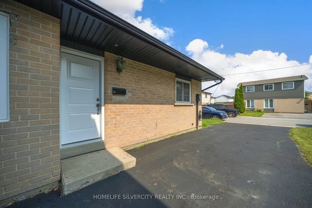 Detached at 3 Hapsburg Square, Brampton, ON L6S 1Y7