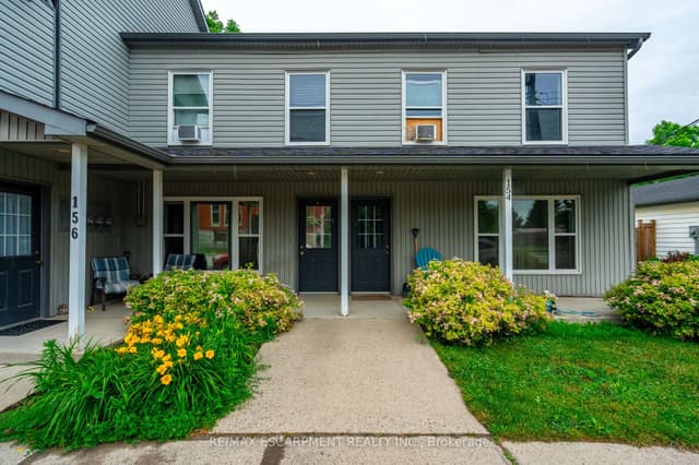 Multiplex at 154-156 Freelton Road, Hamilton, ON L8B 0Z5