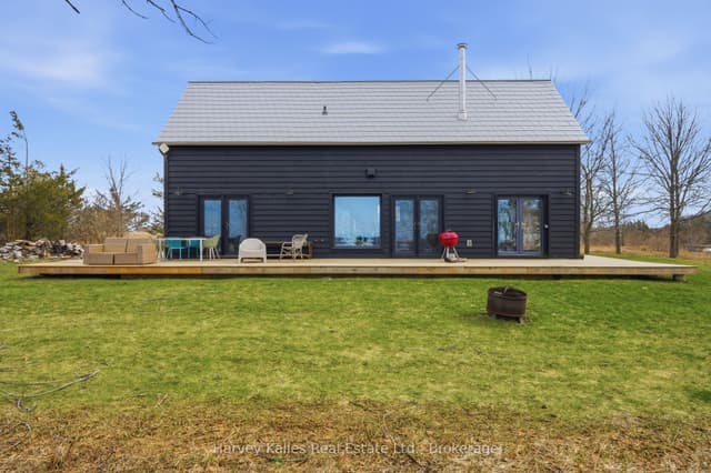 Detached at 2175 County Road 7, Prince Edward County, ON K0K 2T0