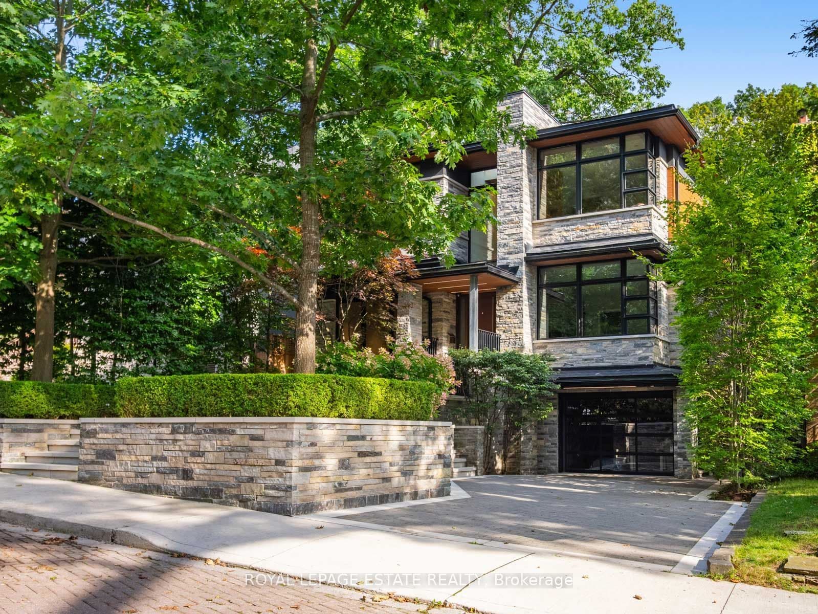 11 Pine Cres