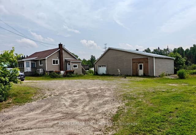 Detached at 1521 FOUR MILE LAKE Road, North Bay, ON P1B 8G2
