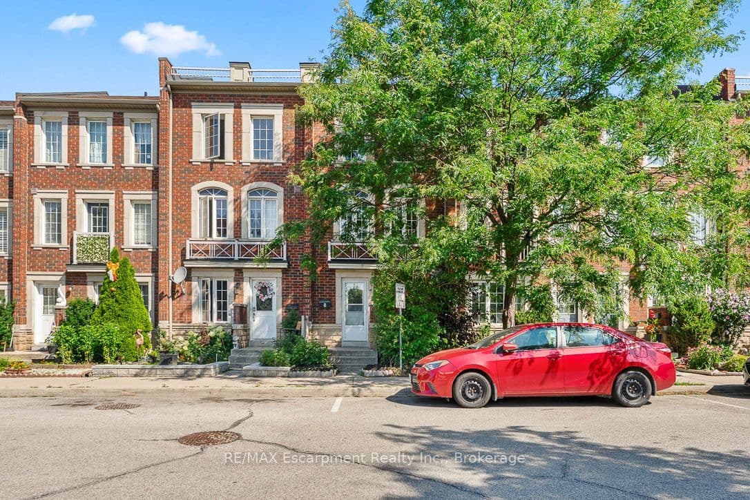8 JIM BAIRD Mews in M3L