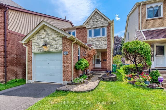 Detached at 741 Queensbridge Drive, Mississauga, ON L5C 3T3
