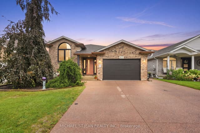 Detached at 8115 Beaver Glen Drive, Niagara Falls, ON L2H 3K5
