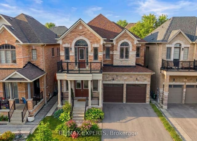 Detached at 17 Red Rose Lane, East Gwillimbury, ON L9N 0V1