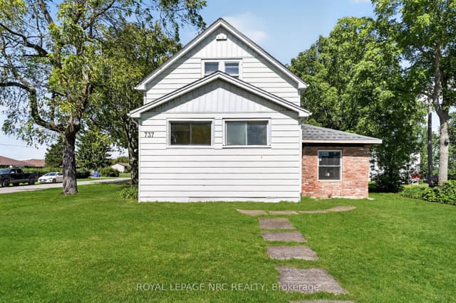 Detached at 737 MAIN Street W, Port Colborne, ON L3K 5V4