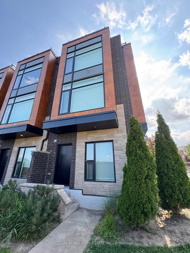 Condo Townhouse at 200 Malta Avenue 39, Brampton, ON L6Y 6H8