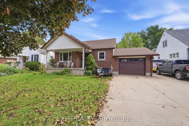 Detached at 6518 Crawford Street, Niagara Falls, ON L2E 5Z2