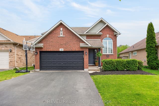 Detached at 126 Westland Street, St. Catharines, ON L2S 4E2