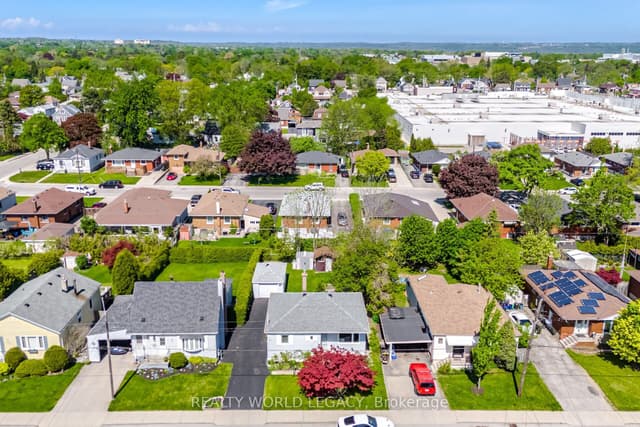 Detached at 94 Clarendon Avenue, Hamilton, ON L9A 3A3