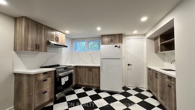 Detached at 570 Exbury Crescent BSMT, Mississauga, ON L5G 2P4