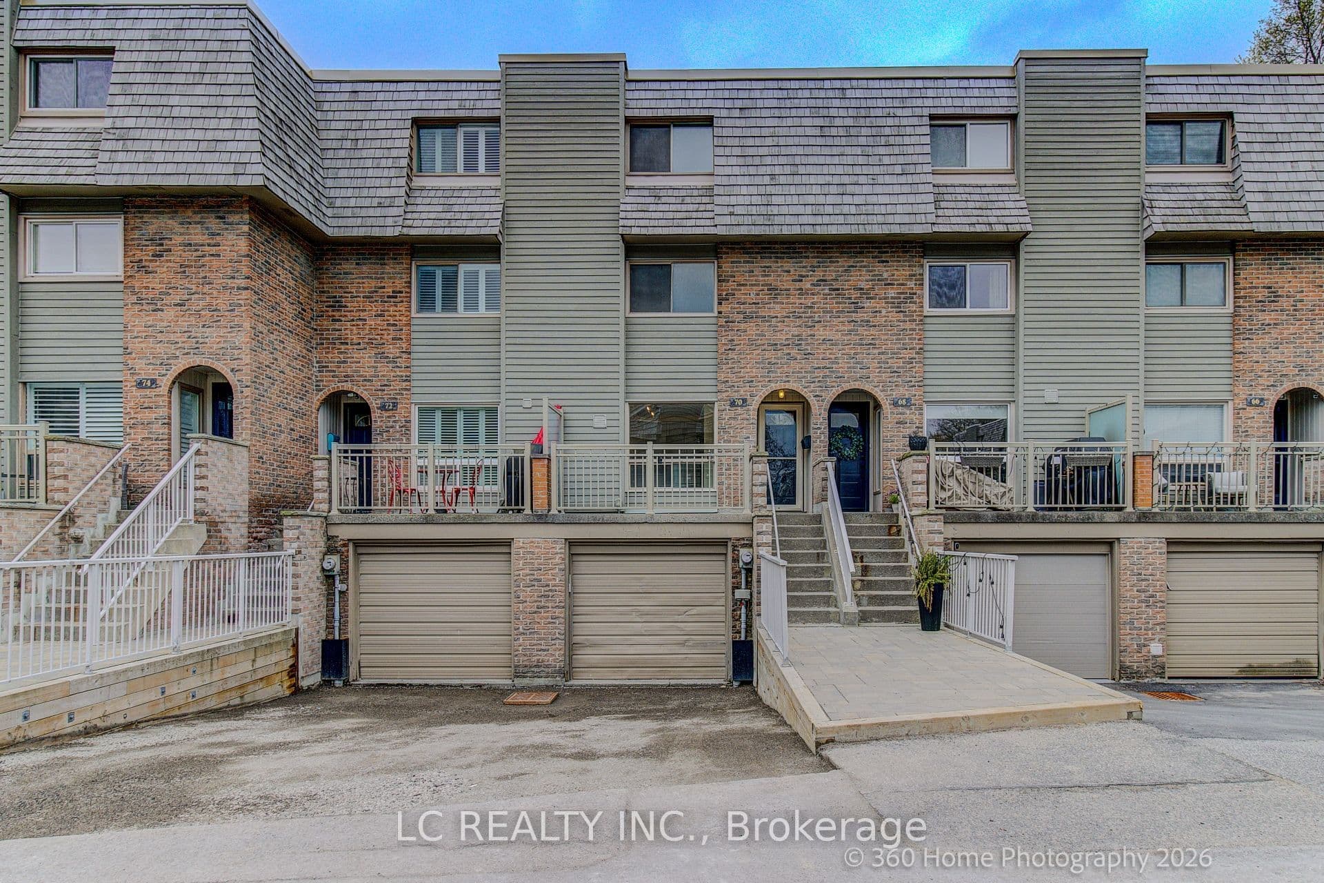 70 Dutch myrtle Way in M3B