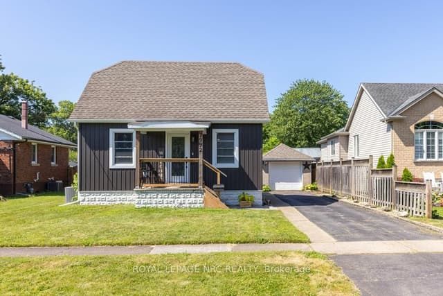 Detached at 7992 Peter Street, Niagara Falls, ON L2G 6S9