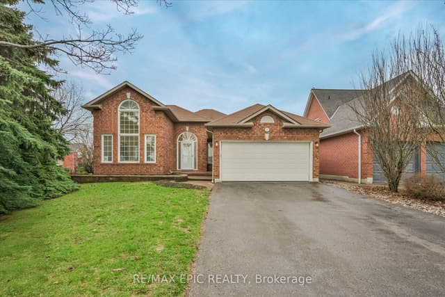 Detached at 33 Emmett Place, Whitby, ON L1R 2B4