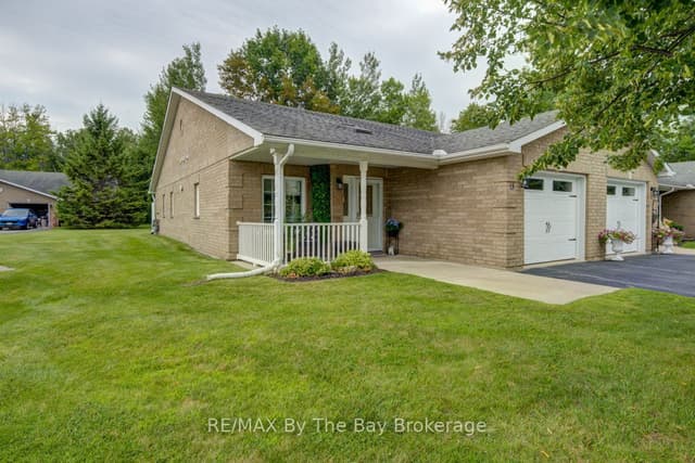 Att/Row/Townhouse at 15 Meadow Lane, Wasaga Beach, ON L9Z 2P2