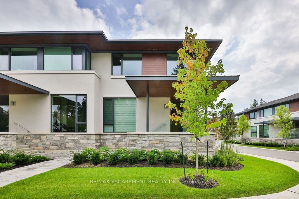 10 Maple Grove Drive in L6J