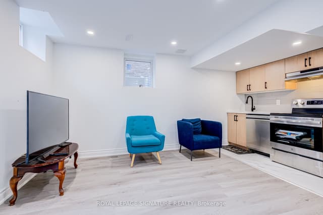 Detached at 14 Portsmouth Drive BSMT, Toronto, ON M1C 5E1, Toronto E10