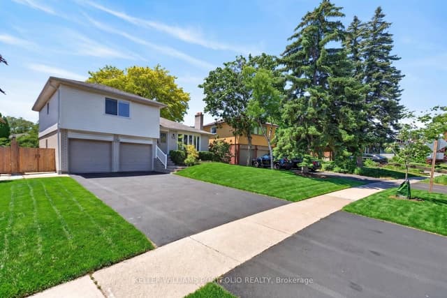 Detached at 3310 Havenwood Drive, Mississauga, ON L4X 2M3