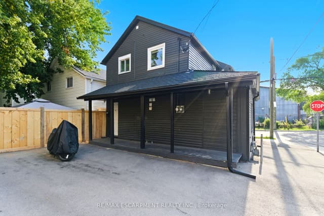 Detached at 2 WINDSOR Street 2, Hamilton, ON L8R 2G8