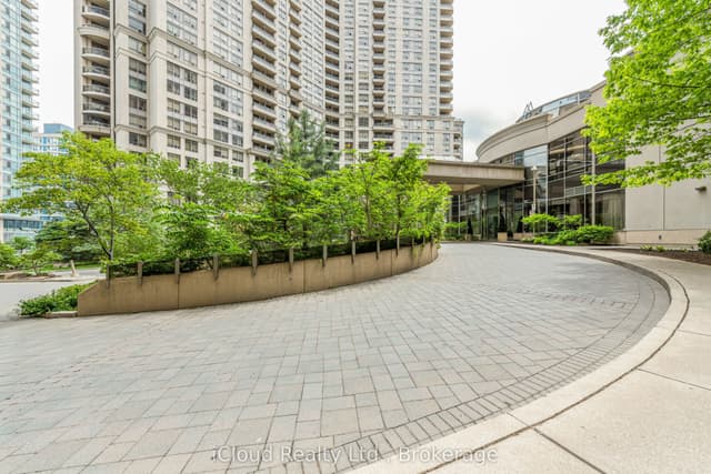 Condo Apartment at 3888 Duke Of York Boulevard 2521, Mississauga, ON L5B 4P5