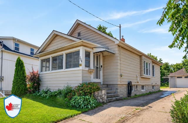 Detached at 208 Carlton Street, St. Catharines, ON L2R 1S6