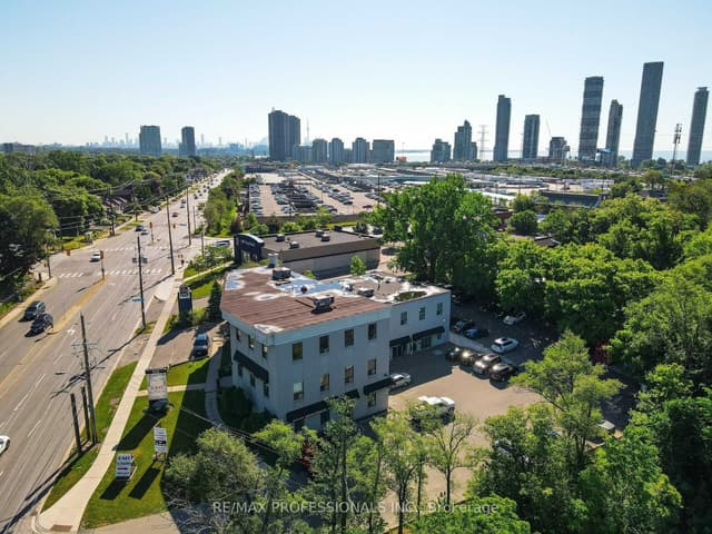 Office at 523 The Queensway Way 107, Toronto, ON M8Y 1J7, Toronto W07