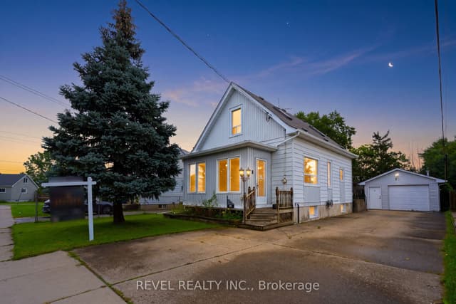 Detached at 3 1/2 Dundonald Street, St. Catharines, ON L2P 2A8