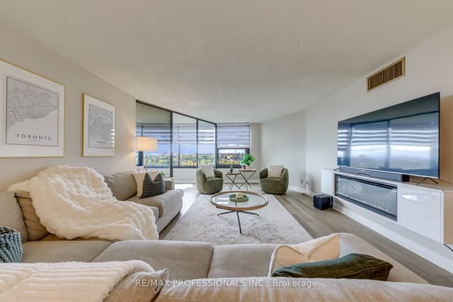 Condo Apartment at 1300 Bloor Street 1401, Mississauga, ON L4Y 3Z2