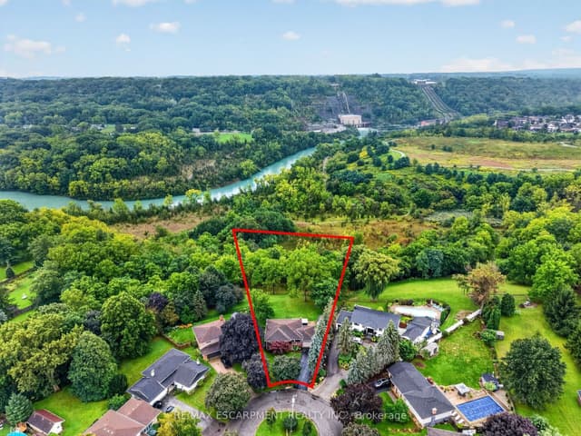 Detached at 16 Elk Street, St. Catharines, ON L2S 1A2