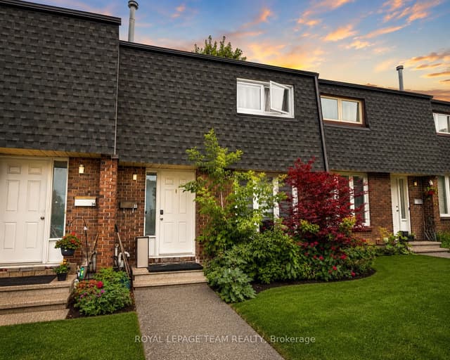 Condo Townhouse at 3333 Mccarthy Road 33, Hunt Club - Windsor Park Village and Area, ON K1V 9X5