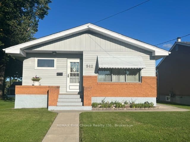 942 Crowe Avenue