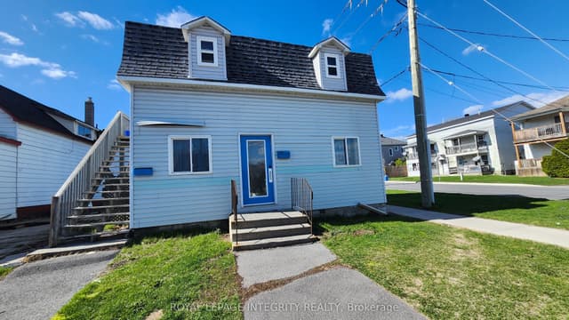 Duplex at 616 Montreal Road, Cornwall, ON K6H 1C2