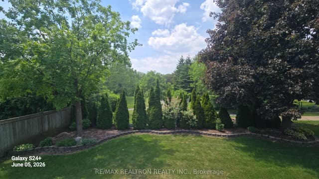 Detached at 6 White Oak Crescent, Richmond Hill, ON L4B 3R3