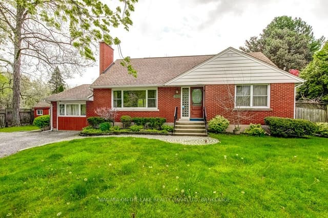 Detached at 262 Simcoe Street, Niagara-on-the-Lake, ON L0S 1J0