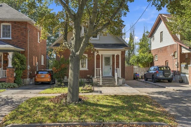 Detached at 256 Grooms Avenue, Oshawa, ON L1G 4A3