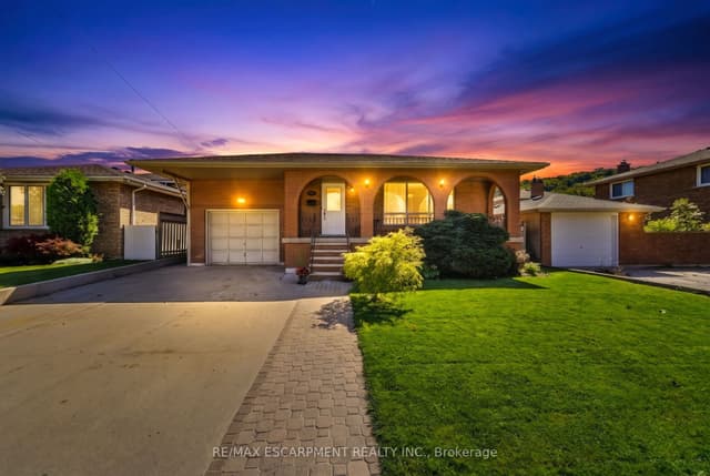 Detached at 139 Glen Valley Drive, Hamilton, ON L8K 6A1