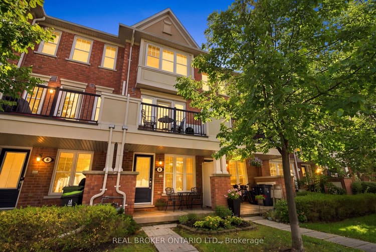 8 Ayers Crescent