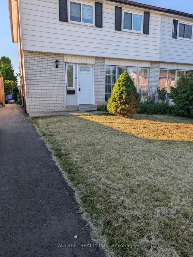 Semi-Detached at 40 Flamingo Crescent, Brampton, ON L6T 2G5