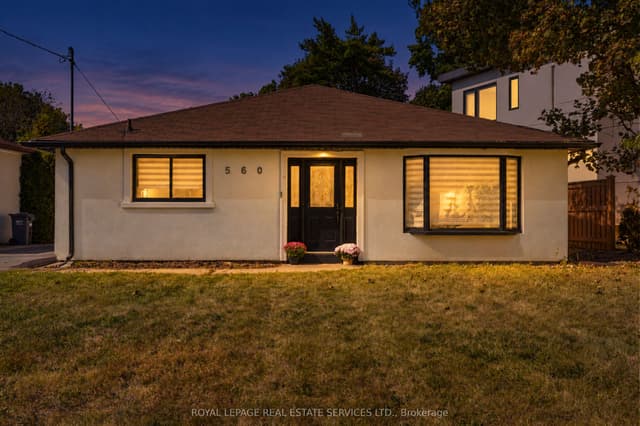 Detached at 560 Stonecliffe Road, Oakville, ON L6L 4N9