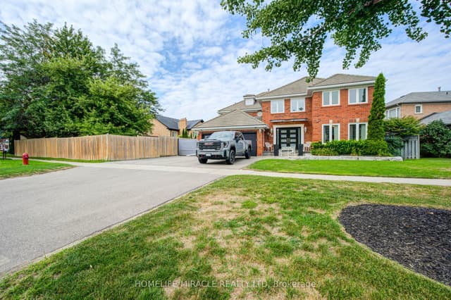 Detached at 756 Kingsmere Avenue, Newmarket, ON L3X 1K6
